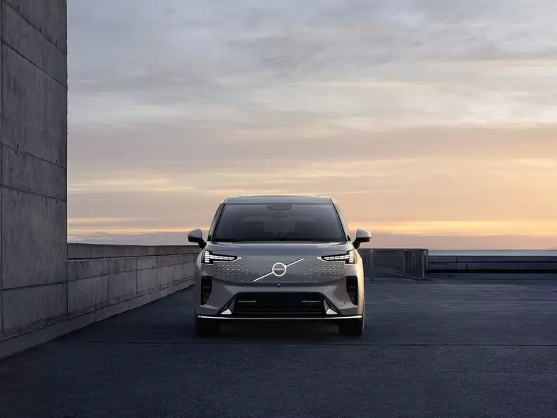 Volvo-EM90-2024-1600-04