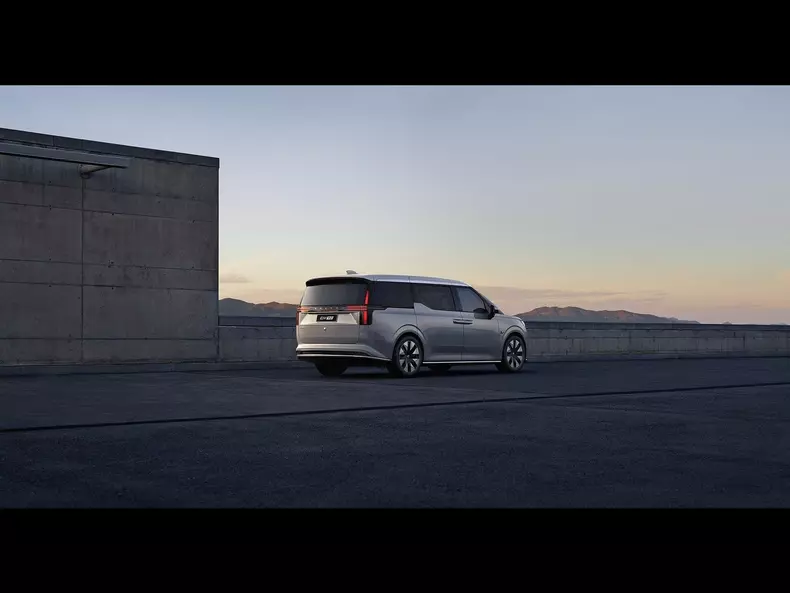 Volvo-EM90-2024-1600-0a