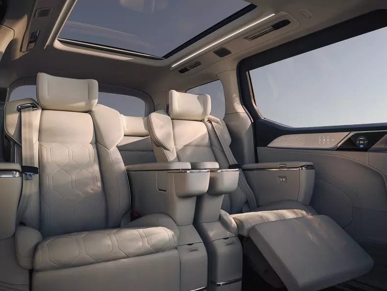 Volvo-EM90-2024-1600-10