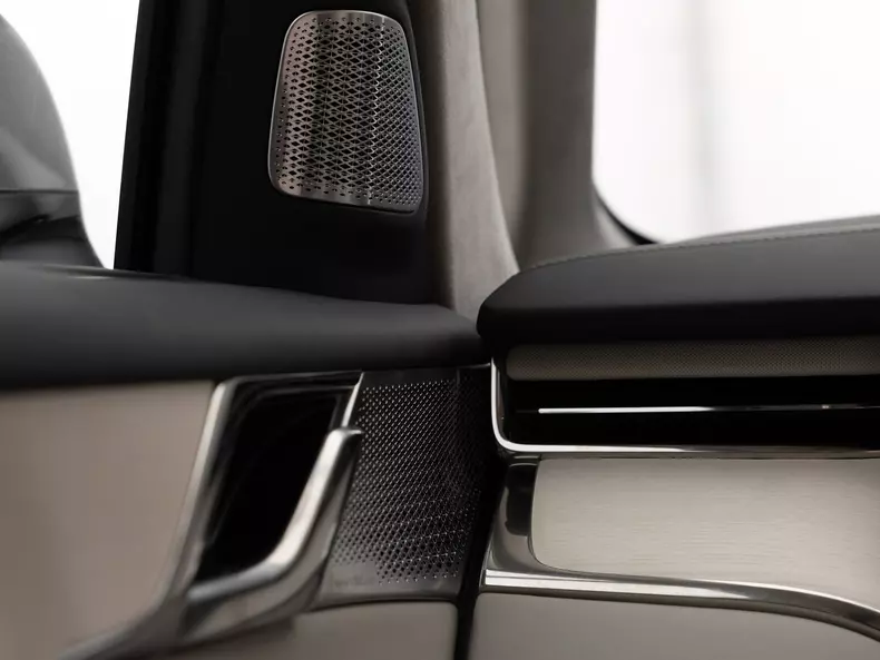 Volvo-EM90-2024-1600-1c