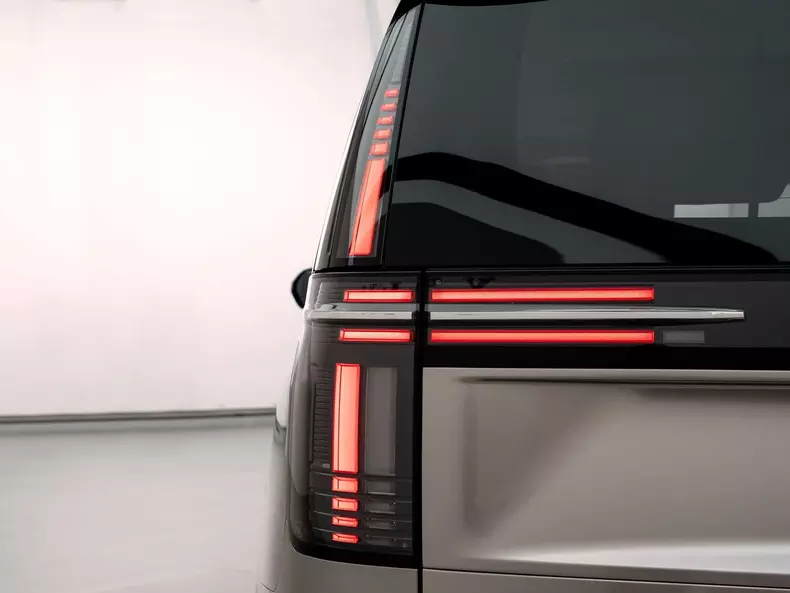 Volvo-EM90-2024-1600-29