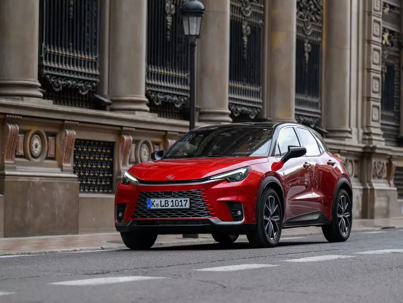 Lexus-LBX-2024-1600-03