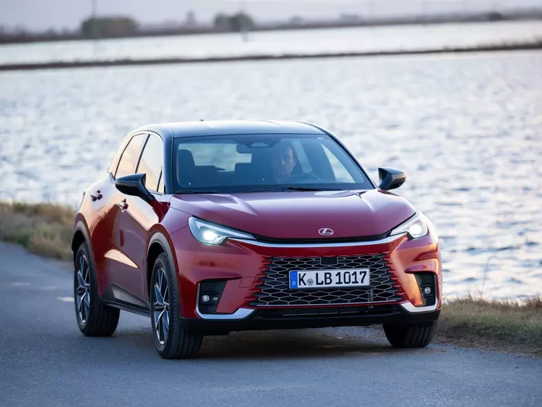 Lexus-LBX-2024-1600-05