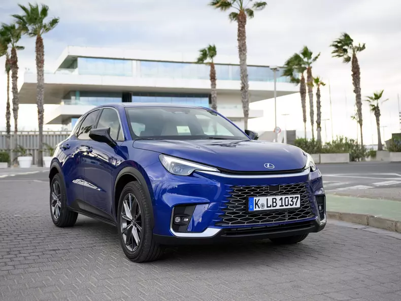 Lexus-LBX-2024-1600-11