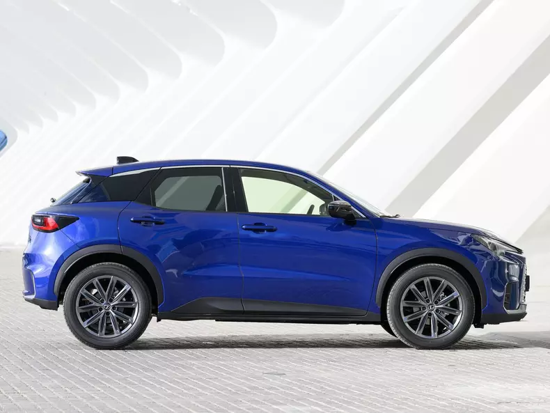 Lexus-LBX-2024-1600-3f