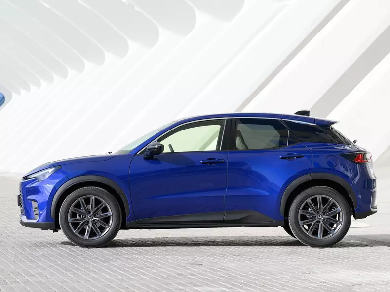 Lexus-LBX-2024-1600-40