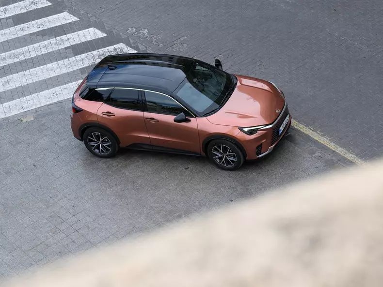 Lexus-LBX-2024-1600-42