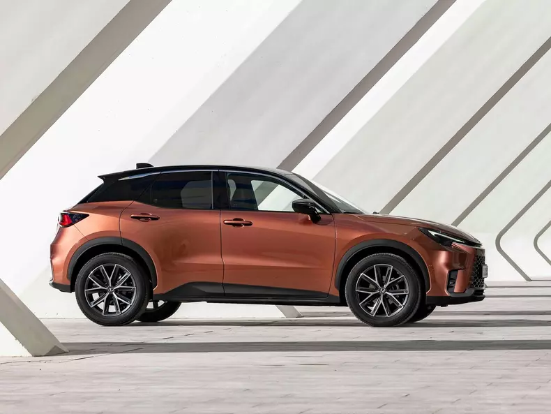 Lexus-LBX-2024-1600-43