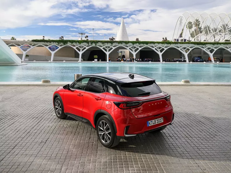 Lexus-LBX-2024-1600-54