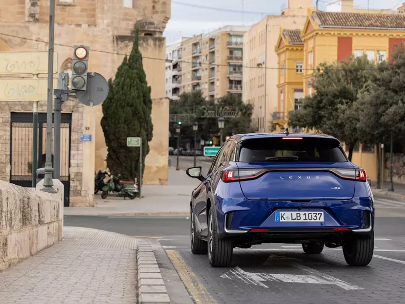 Lexus-LBX-2024-1600-57