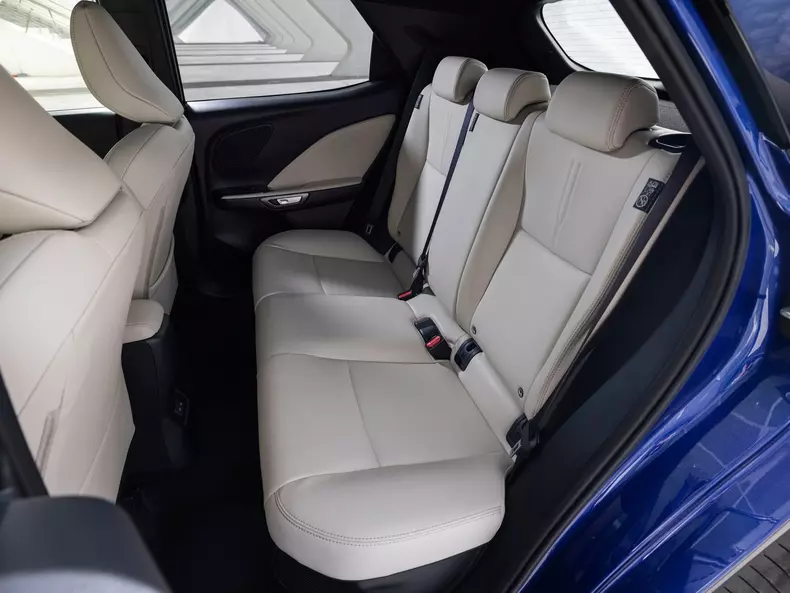 Lexus-LBX-2024-1600-aa