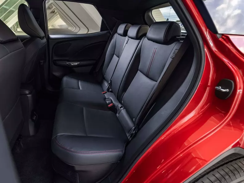 Lexus-LBX-2024-1600-ab