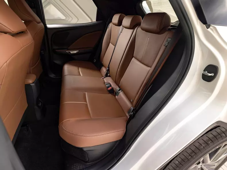 Lexus-LBX-2024-1600-ac