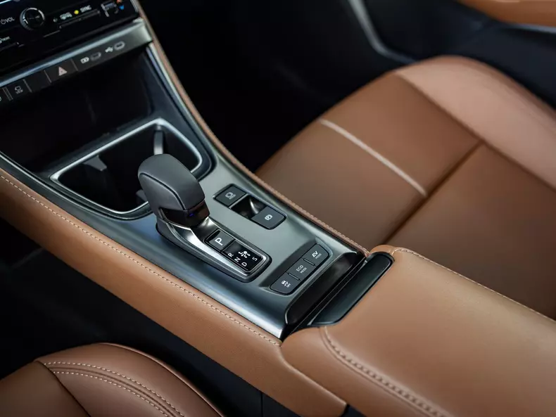 Lexus-LBX-2024-1600-b1