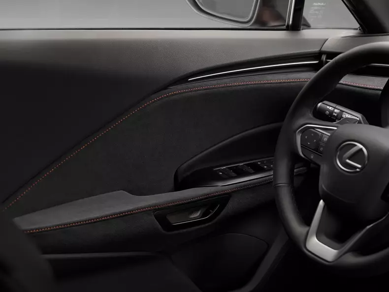 Lexus-LBX-2024-1600-b7