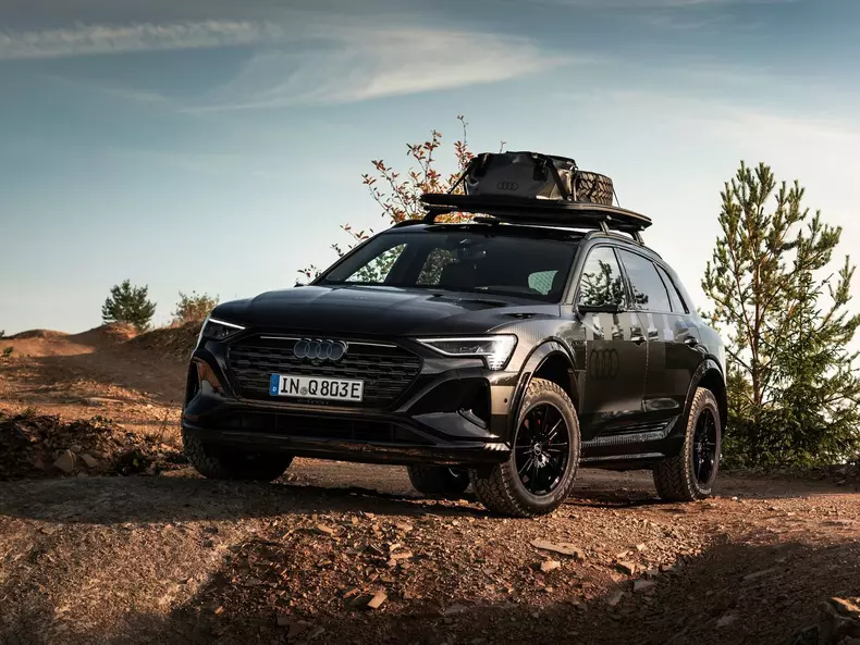 Audi-Q8_e-tron_Dakar_Edition-2024-1600-01