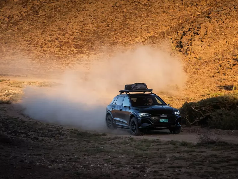Audi-Q8_e-tron_Dakar_Edition-2024-1600-07