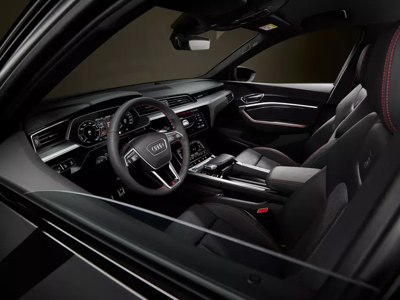 Audi-Q8_e-tron_Dakar_Edition-2024-1600-2b