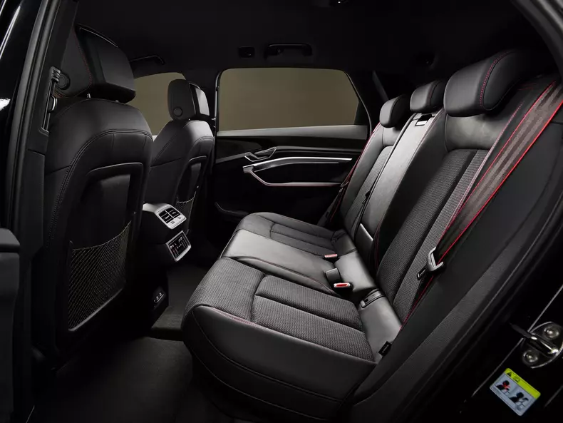 Audi-Q8_e-tron_Dakar_Edition-2024-1600-2c