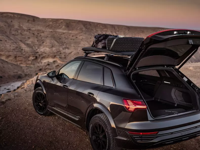 Audi-Q8_e-tron_Dakar_Edition-2024-1600-30
