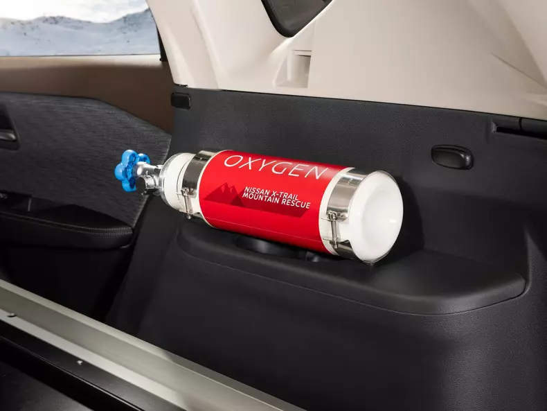 Nissan-X-Trail_Mountain_Rescue_Concept-2024-1600-15
