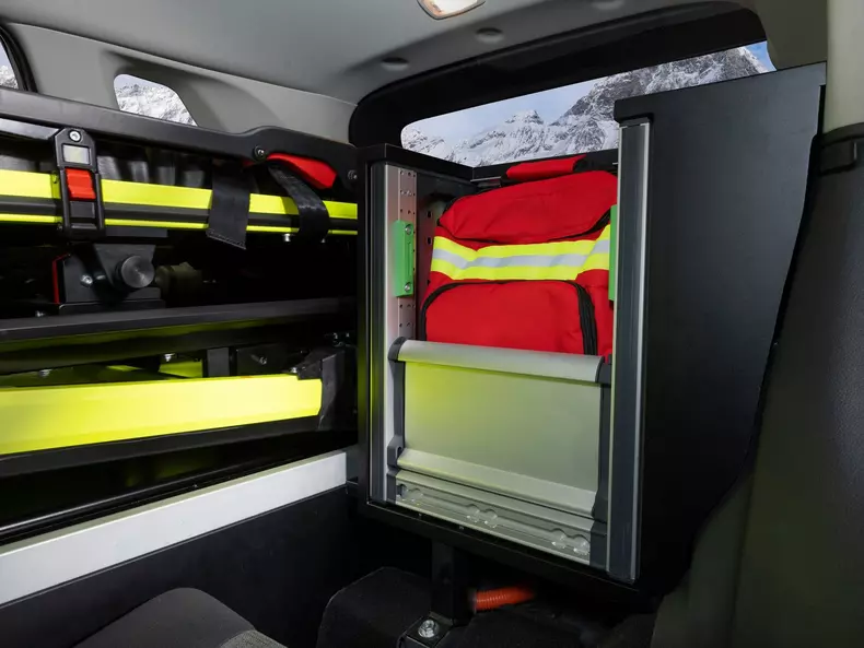 Nissan-X-Trail_Mountain_Rescue_Concept-2024-1600-16