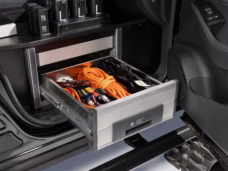 Nissan-X-Trail_Mountain_Rescue_Concept-2024-1600-17