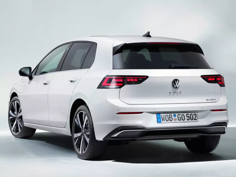 Volkswagen-Golf-2024-1600-05