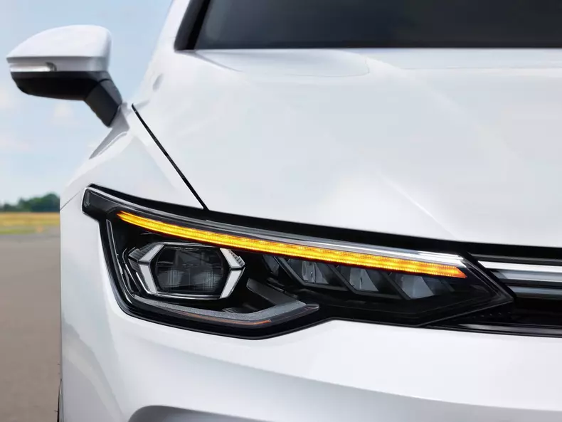 Volkswagen-Golf-2024-1600-0a