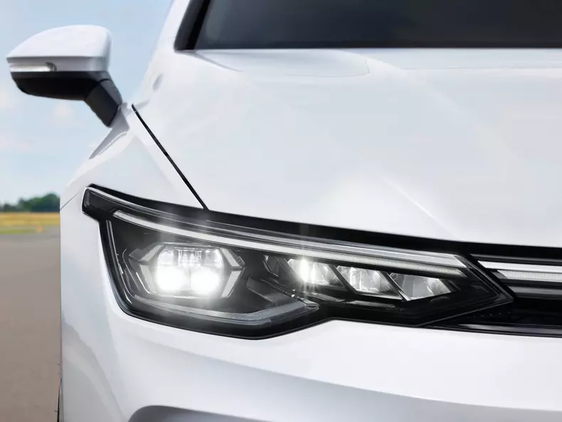 Volkswagen-Golf-2024-1600-0b