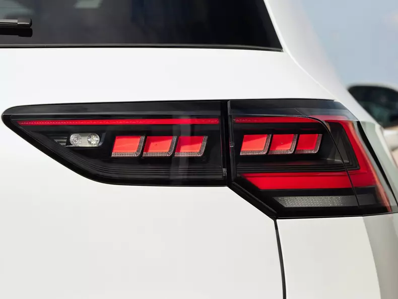 Volkswagen-Golf-2024-1600-0d