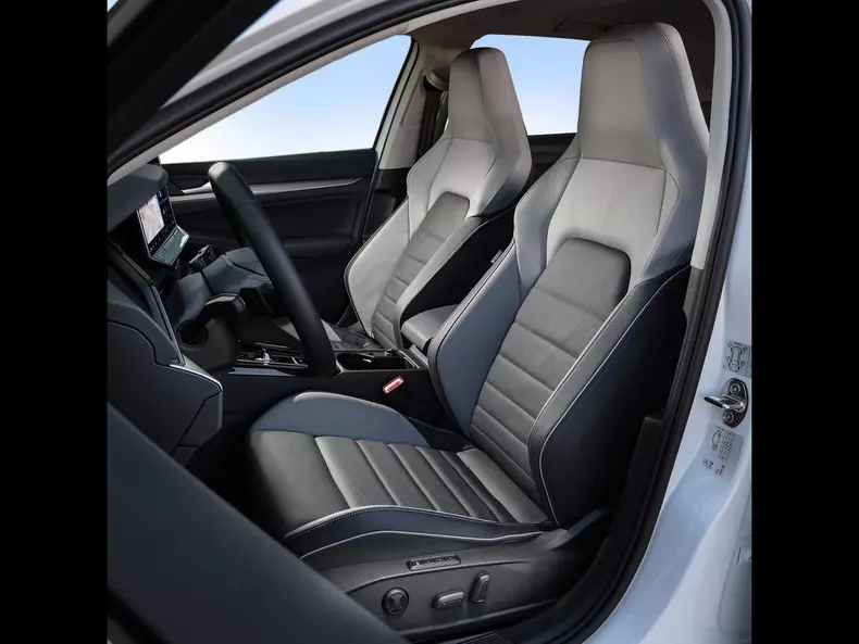 Volkswagen-Golf-2024-1600-15