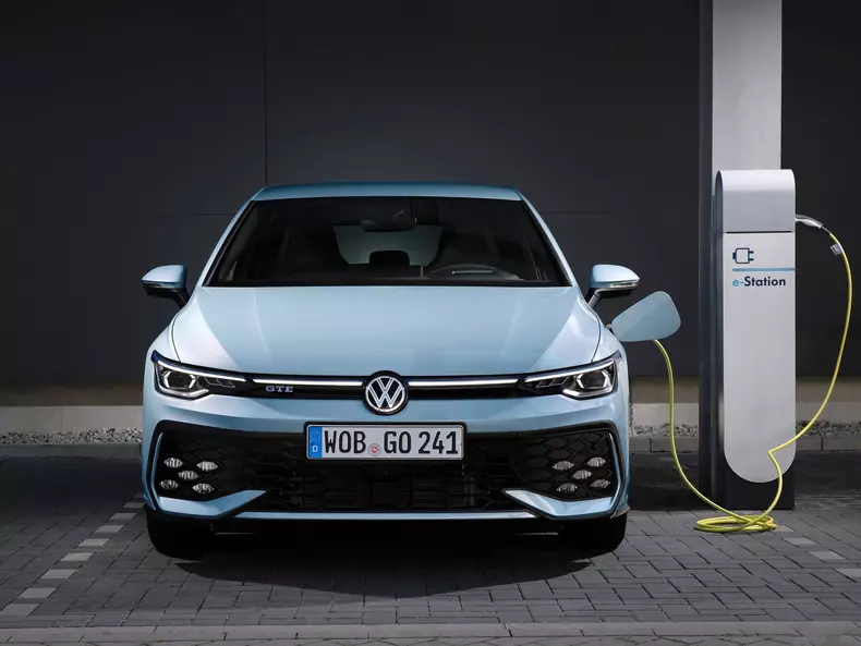 Volkswagen-Golf_GTE-2024-1600-07