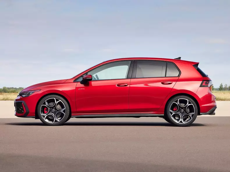 Volkswagen-Golf_GTI-2024-1600-03