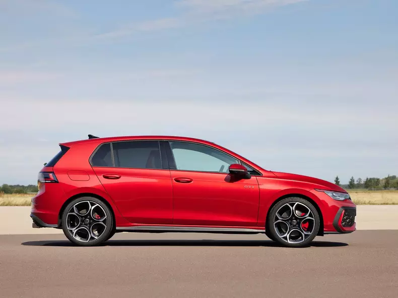 Volkswagen-Golf_GTI-2024-1600-04