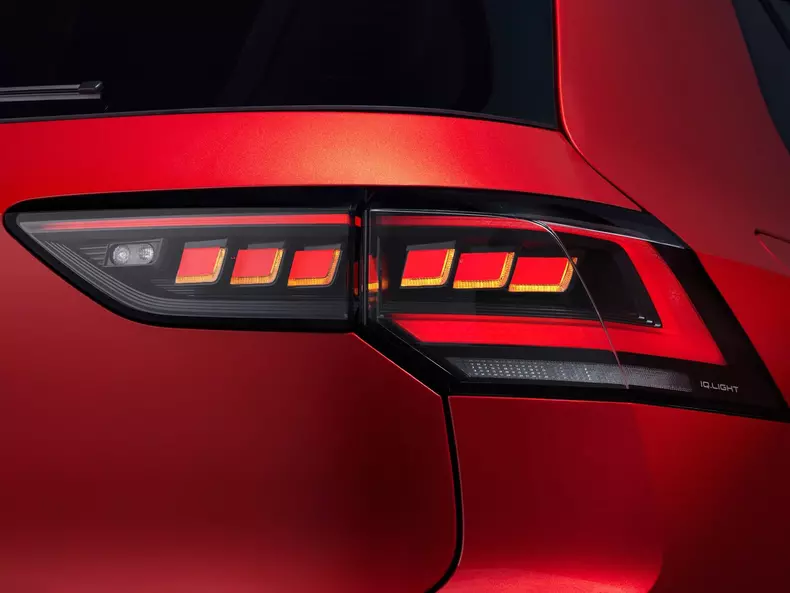Volkswagen-Golf_GTI-2024-1600-10