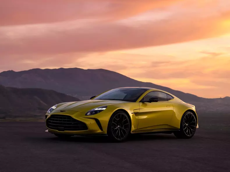 Aston_Martin-Vantage-2025-1600-02