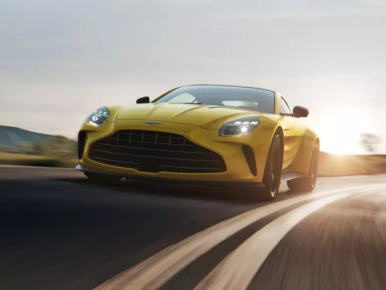 Aston_Martin-Vantage-2025-1600-03