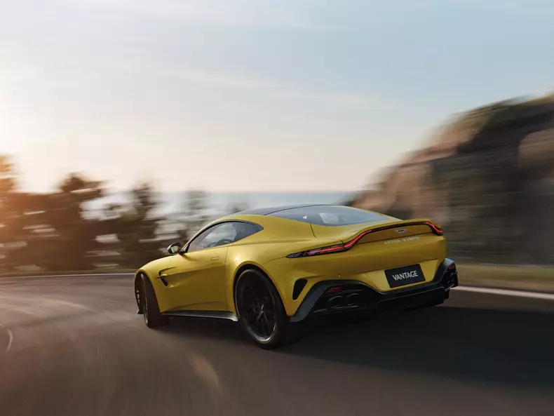 Aston_Martin-Vantage-2025-1600-07