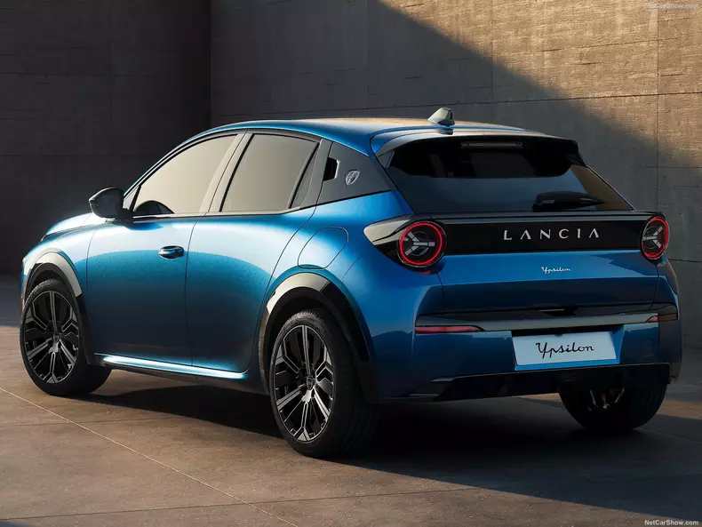 Lancia-Ypsilon-2025-1600-07