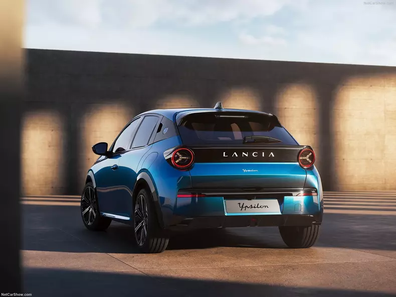 Lancia-Ypsilon-2025-1600-08