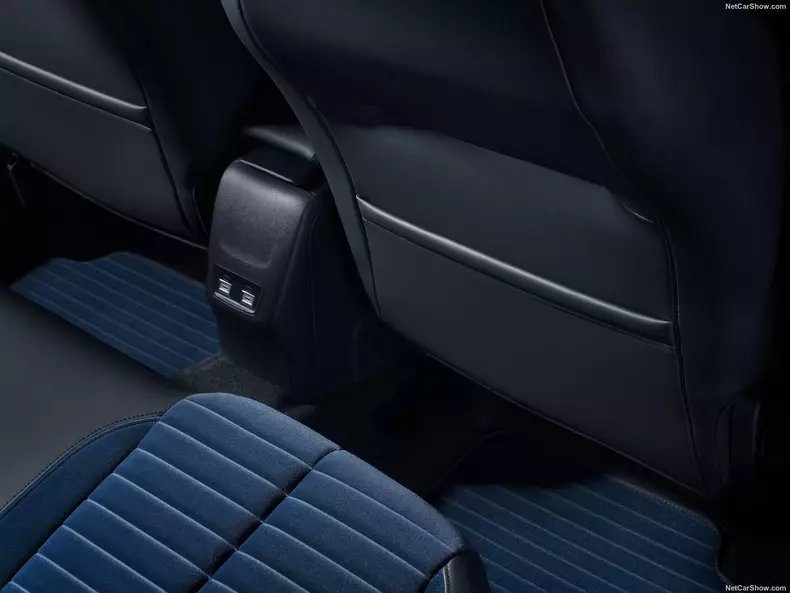 Lancia-Ypsilon-2025-1600-24