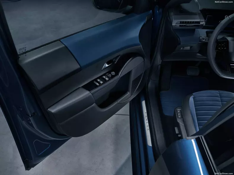 Lancia-Ypsilon-2025-1600-25