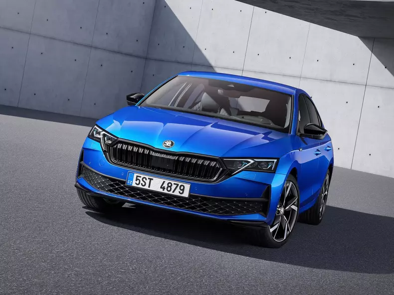 Skoda-Octavia-2025-1600-01