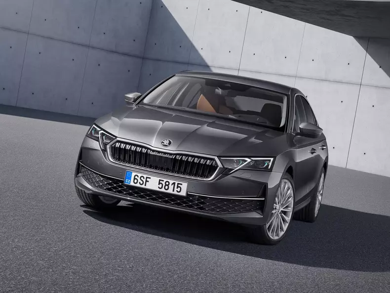 Skoda-Octavia-2025-1600-02