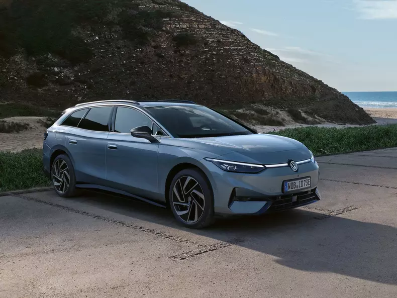 Volkswagen-ID.7_Tourer-2025-1600-01