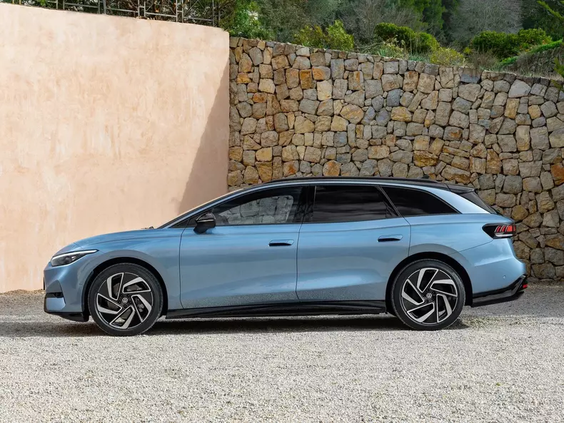 Volkswagen-ID.7_Tourer-2025-1600-06