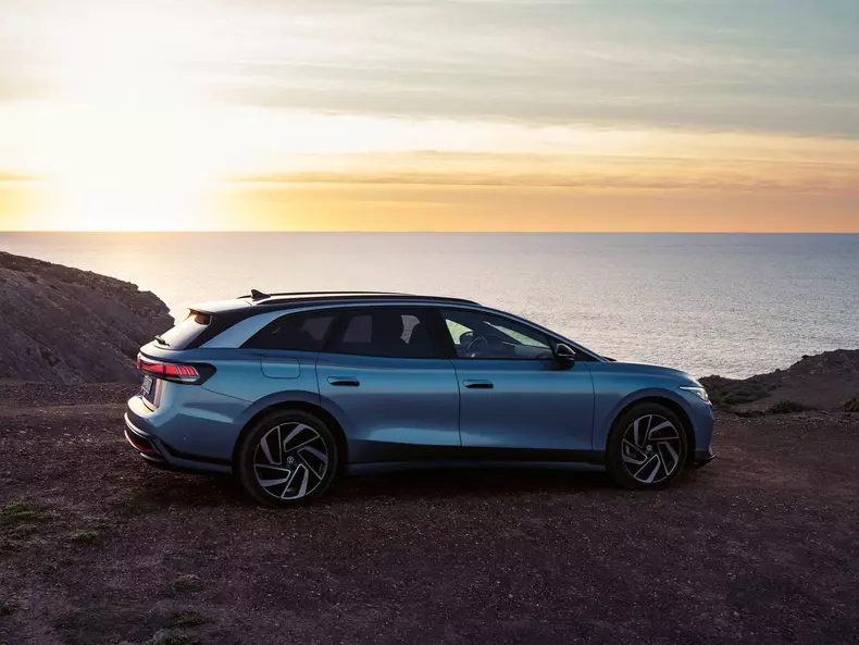 Volkswagen-ID.7_Tourer-2025-1600-07