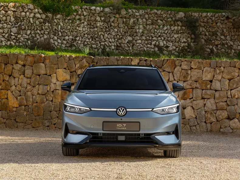 Volkswagen-ID.7_Tourer-2025-1600-11