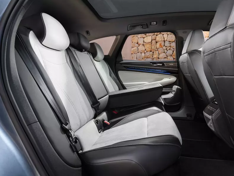 Volkswagen-ID.7_Tourer-2025-1600-27